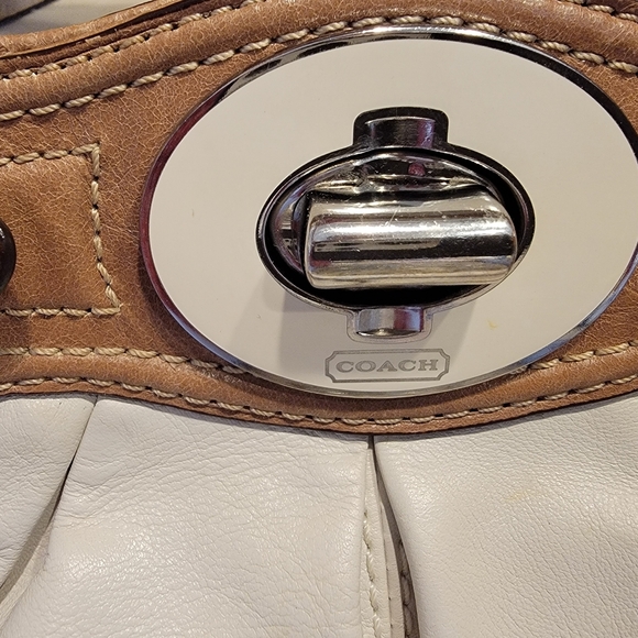 Coach Y2K Off White Leather Sachel With Chain Detail - Picture 13 of 14